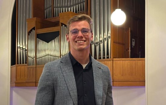 Gerco Bor op orgel Sint-Jan