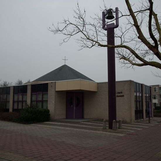 Josephparochie geopend i.v.m. overlijden Paus