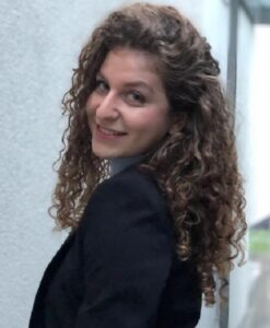 Laila Schipper zingt op Marktconcert Open Hof