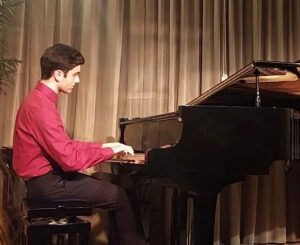 Sopraan Laila Schipper en pianist Eran Heymann op het Marktconcert van 13 mei