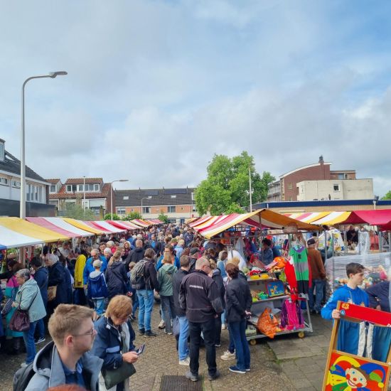 Jaarlijks rommelmarkt van de hervormde gemeente Nieuwerkerk