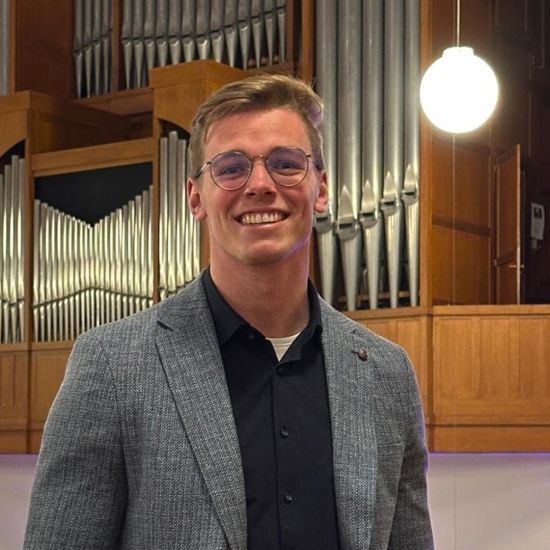 Gerco Bor op orgel Sint-Jan