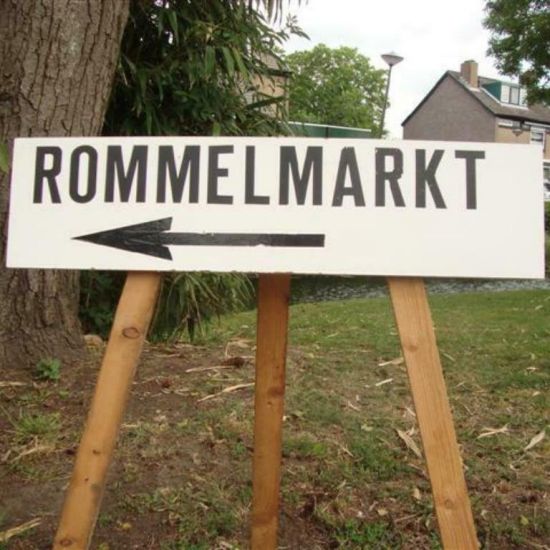 Rommelmarkt Hervormde kerk Zevenhuizen