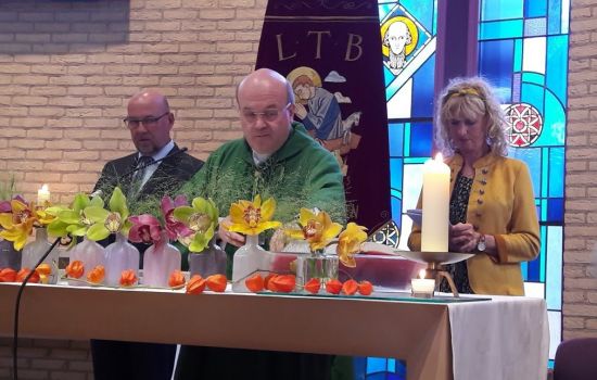 Bisschop Van den Hende gaat voor bij Oogstdankdag