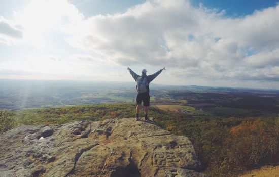 Esther van Schie ‘God heeft mensen op het oog en raakt hen aan’