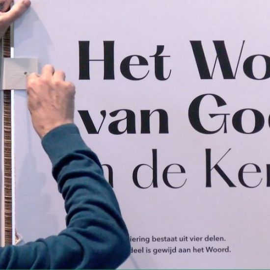 Video pop-up tentoonstelling over het Woord van God