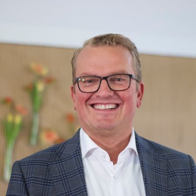 Ds. W. de Groot 'Hand in hand samen dienen'