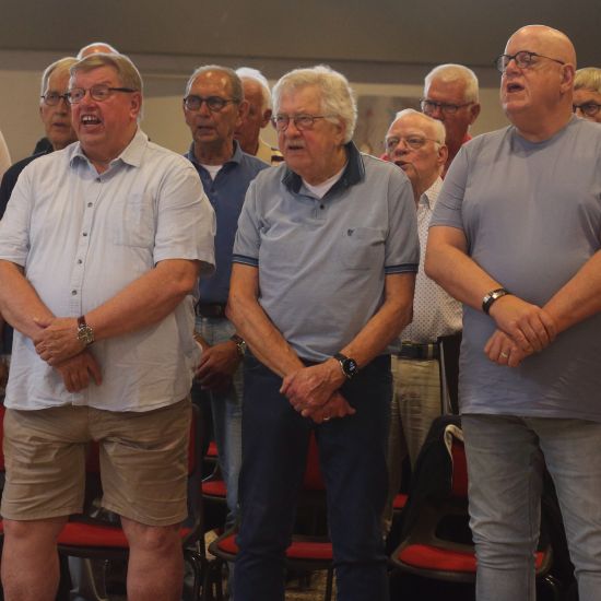 Foto 's Prins Alexanderkoor tijdens de repetitie voor het concert op 30 juni a.s. 2
